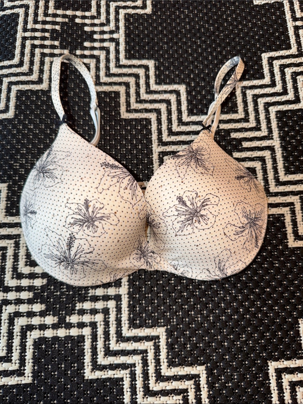 Women’s White Floral Print T-Shirt Bra push up EUC with rhinestone embellishment